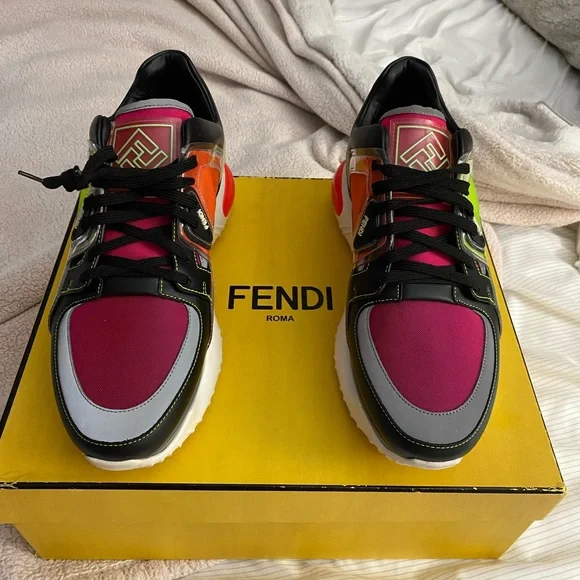 FENDI SNEAKERS - Picture 2 of 12